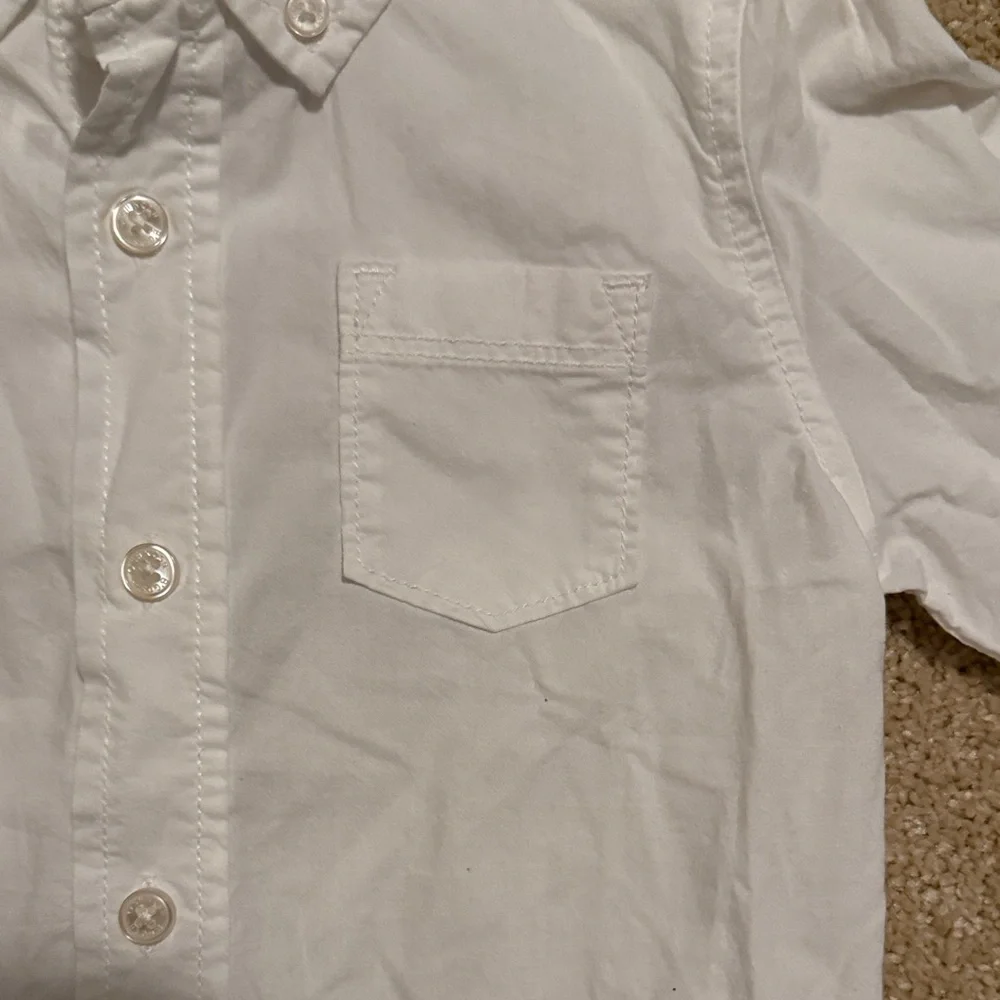OshKosh B'gosh Classic White Button Down Shirt. NWT. Size 5T. Boys.